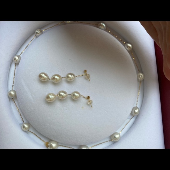 18K real salt water pearl necklace only